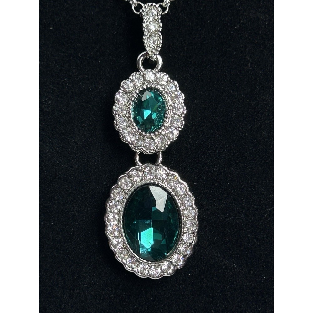 Vintage Monet Emerald Green And Clear Crystal Necklace Silver Tone Drop Pendant - Picture 2 of 8
